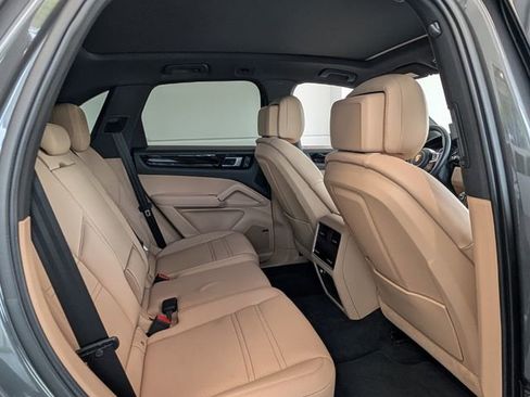 Used 2023 Porsche Cayenne AWD/4WD image 13