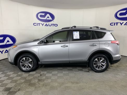 Used 2018 Toyota RAV4 LE image 6