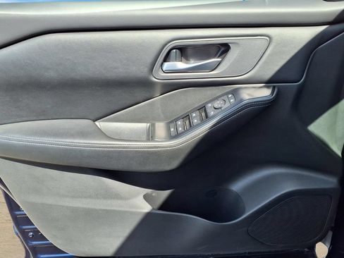 Used 2025 Nissan Rogue SV FWD image 20
