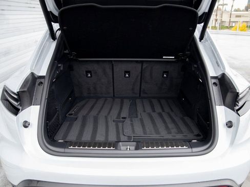 Certified 2025 Porsche Macan Electric image 25