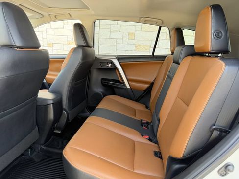 Used 2018 Toyota RAV4 Limited w/ Advanced Technology Package AWD/4WD image 29