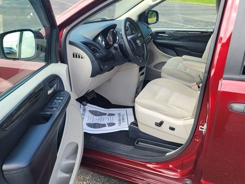 Used 2019 Dodge Grand Caravan SE w/ UConnect Hands-Free Group FWD image 20