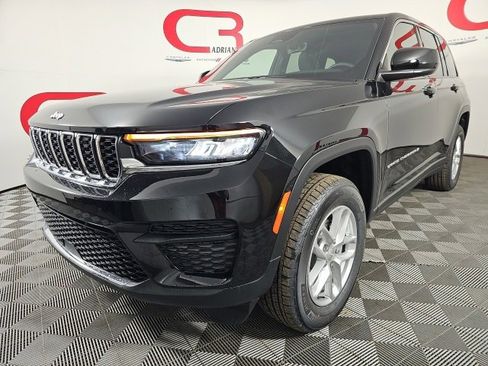 New 2025 Jeep Grand Cherokee Laredo X w/ Luxury Tech Group I image 3
