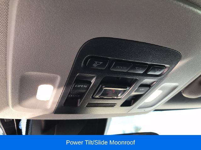 Used 2022 Toyota Camry SE w/ Cold Weather Package AWD/4WD image 9