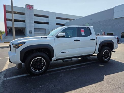 New 2026 Toyota Tacoma TRD Off-Road AWD/4WD image 3