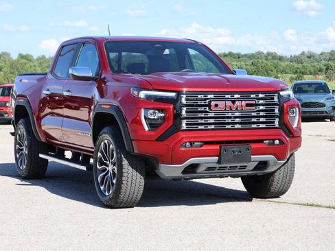 Used 2024 GMC Canyon Denali AWD/4WD image 4