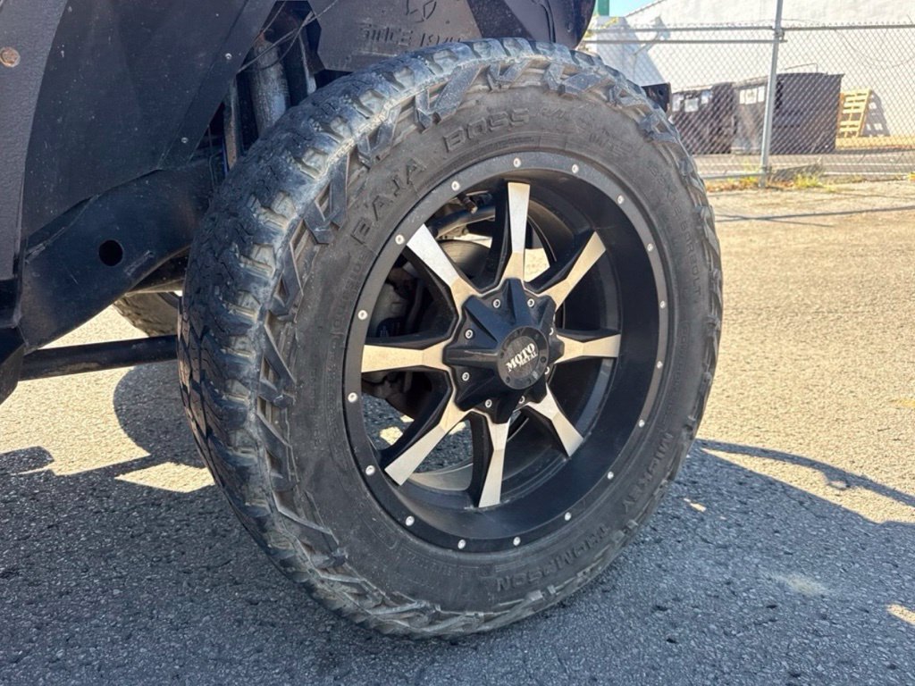 Used 2015 Jeep Wrangler Unlimited Rubicon w/ Connectivity Group AWD/4WD image 16