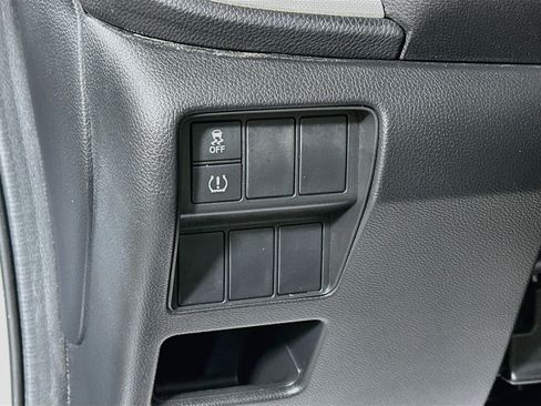 Used 2017 Honda CR-V LX image 10