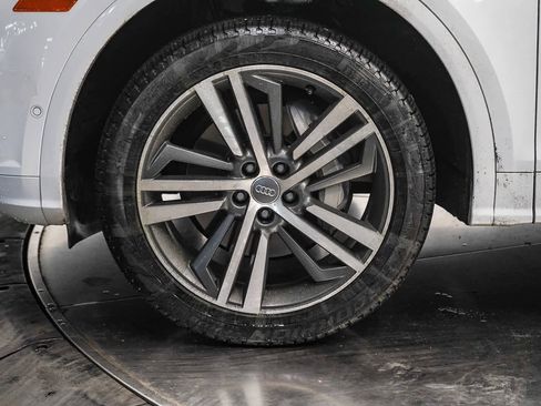 Used 2020 Audi Q5 e Prestige w/ Prestige Package image 9