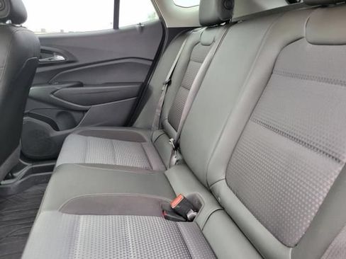 Used 2024 Chevrolet Trax LT w/ LT Convenience Package FWD image 9