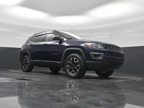 Used 2019 Jeep Compass Trailhawk w/ Popular Equipment Group AWD/4WD image 18