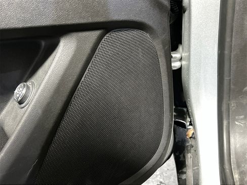 Used 2021 Chevrolet Traverse LT image 19