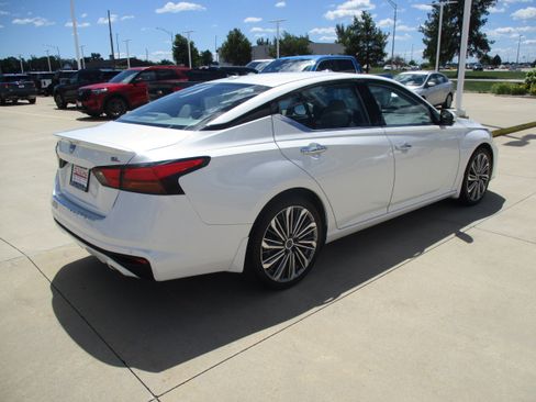 Used 2023 Nissan Altima 2.5 SL FWD image 6