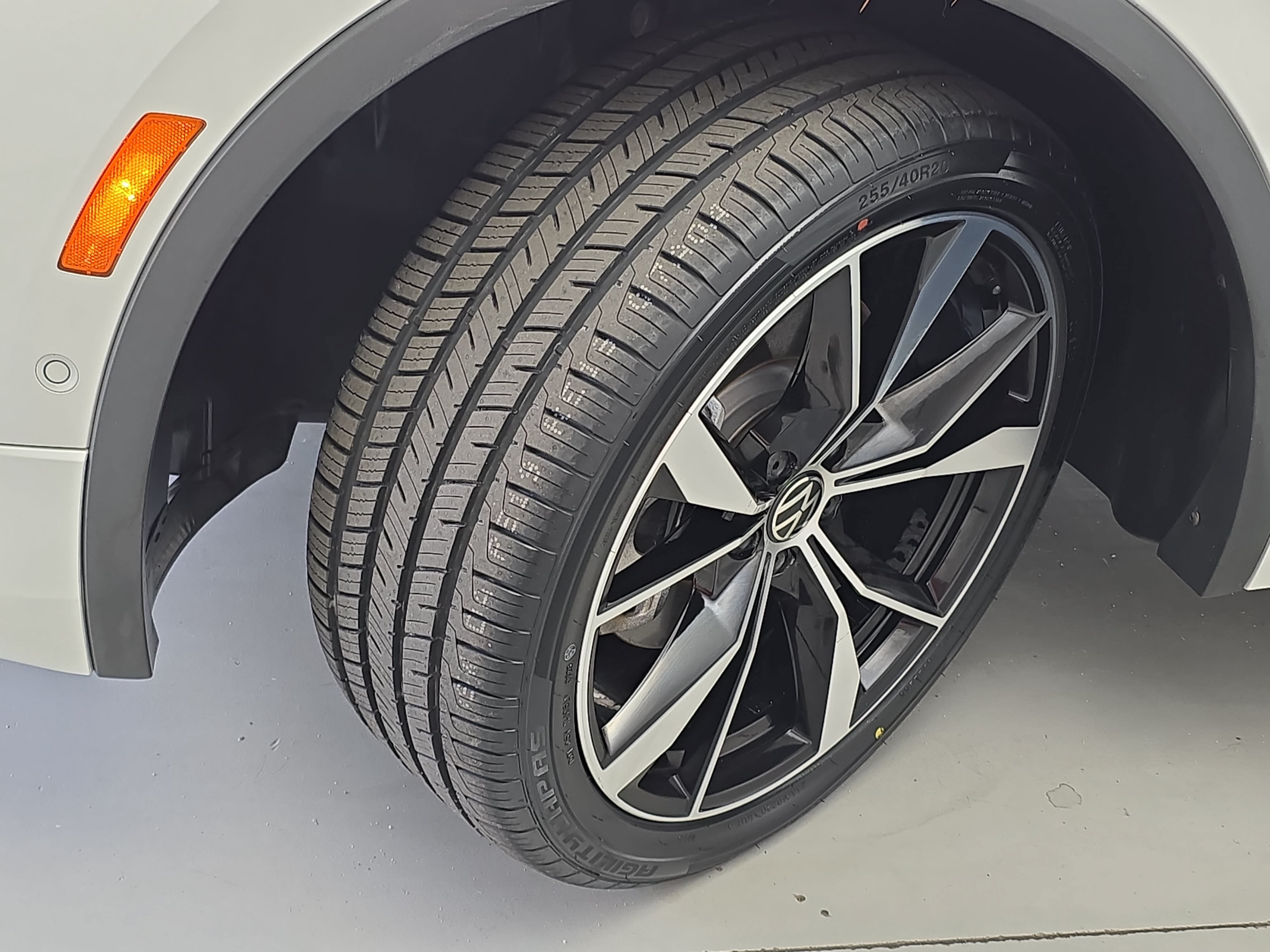 Certified 2024 Volkswagen Tiguan SEL R-Line AWD/4WD image 33