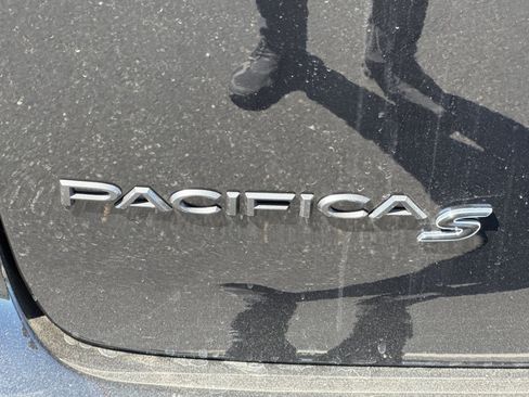 New 2027 Chrysler Pacifica Limited AWD/4WD image 24