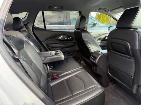Used 2024 GMC Terrain SLT image 16