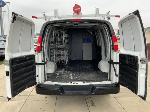 Used 2018 Chevrolet Express 2500 image 19