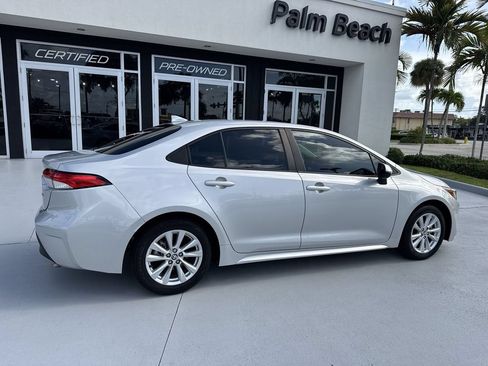 Used 2023 Toyota Corolla LE w/ LE Convenience Package FWD image 4