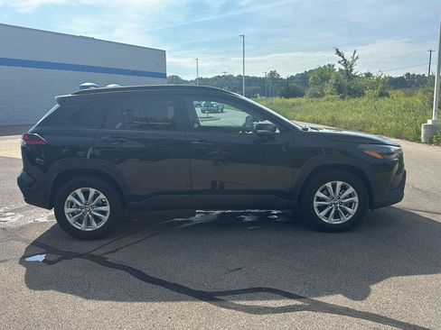Used 2026 Toyota Corolla Cross LE FWD image 6
