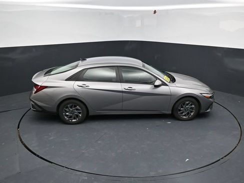 Used 2024 Hyundai Elantra SEL FWD image 59