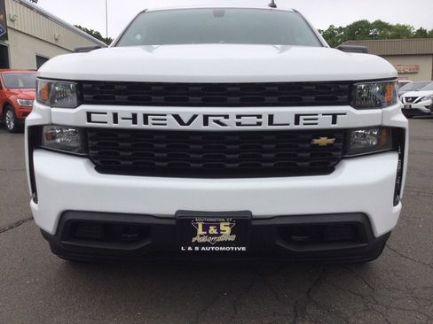 Used 2019 Chevrolet Silverado 1500 Custom w/ Custom Value Package AWD/4WD image 4