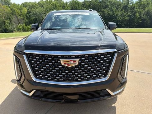 Certified 2025 Cadillac Escalade ESV Premium Luxury RWD image 8