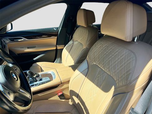 Used 2022 BMW 750i xDrive w/ Executive Package image 22