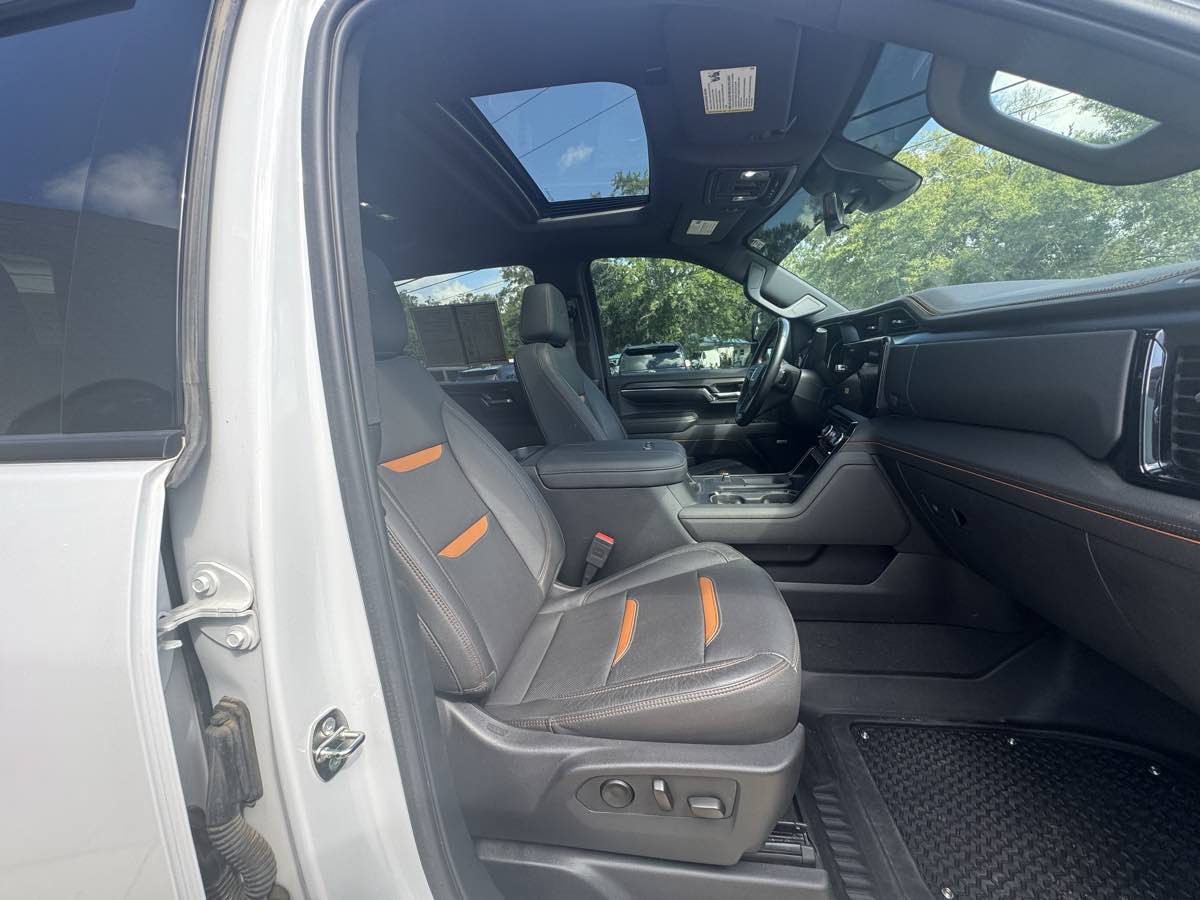 Used 2024 GMC Sierra 2500 AT4 w/ AT4 Premium Plus Package AWD/4WD image 9