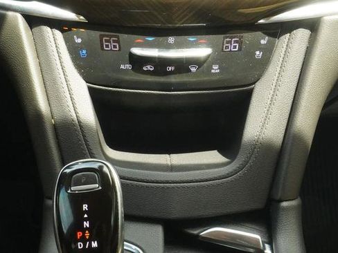 Used 2020 Cadillac XT6 Premium Luxury w/ Platinum Package FWD image 18