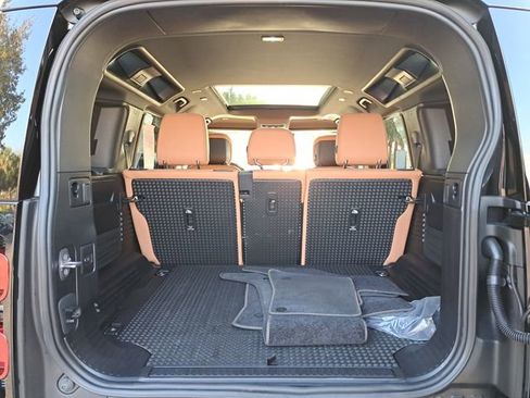 Used 2024 Land Rover Defender 110 S image 9
