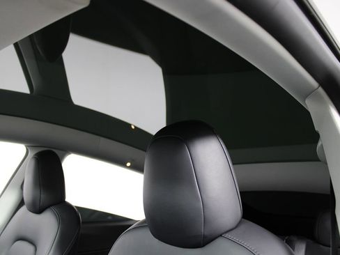 Used 2021 Tesla Model Y Long Range image 9