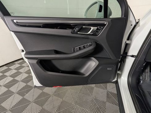 New 2026 Porsche Macan AWD/4WD image 25