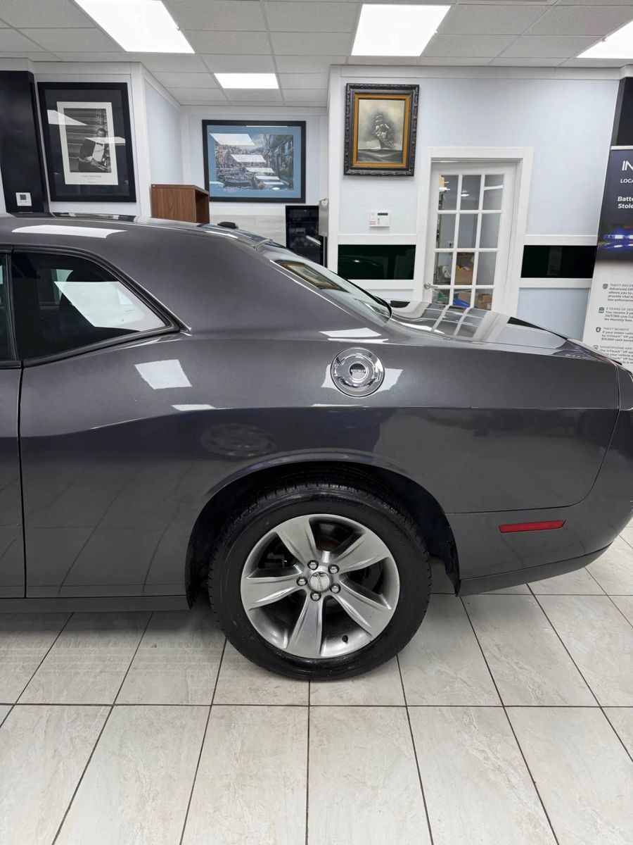 Used 2016 Dodge Challenger SXT RWD image 8