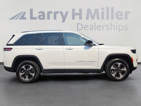 Used 2023 Jeep Grand Cherokee 4WD 4xe image 6