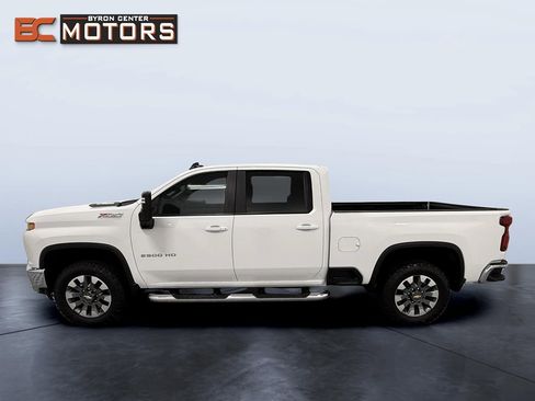 Used 2022 Chevrolet Silverado 2500 LT w/ Convenience Package image 3