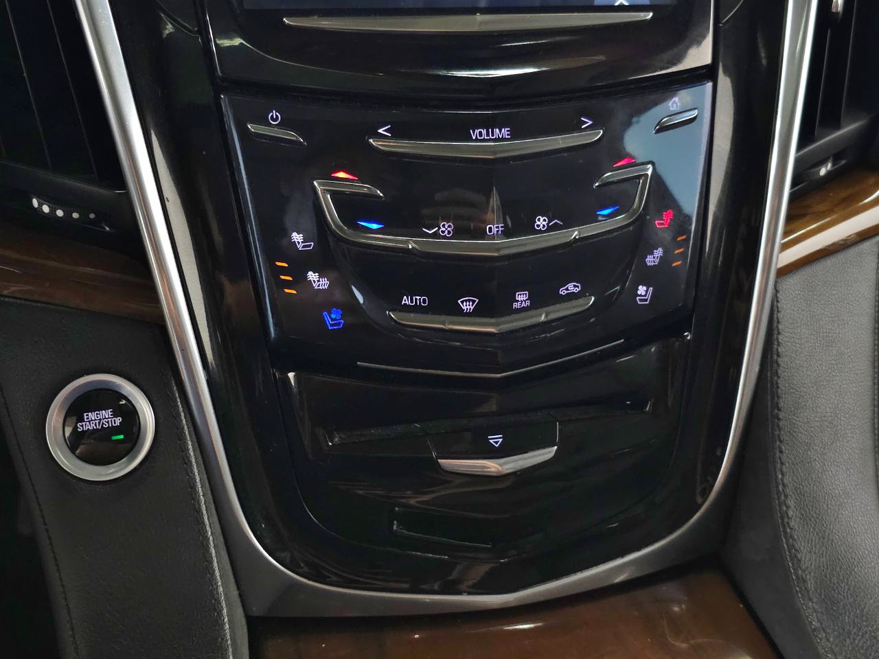 Used 2017 Cadillac Escalade Luxury AWD/4WD image 27