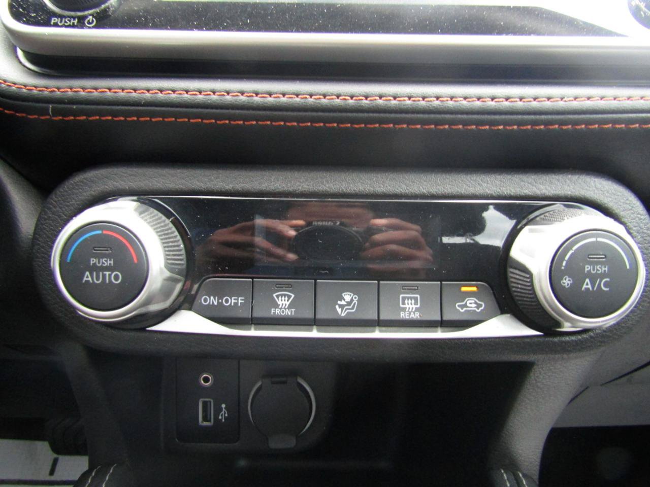Used 2018 Nissan Kicks SR FWD image 17