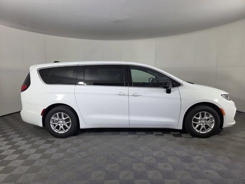 New 2026 Chrysler Pacifica Select FWD image 5