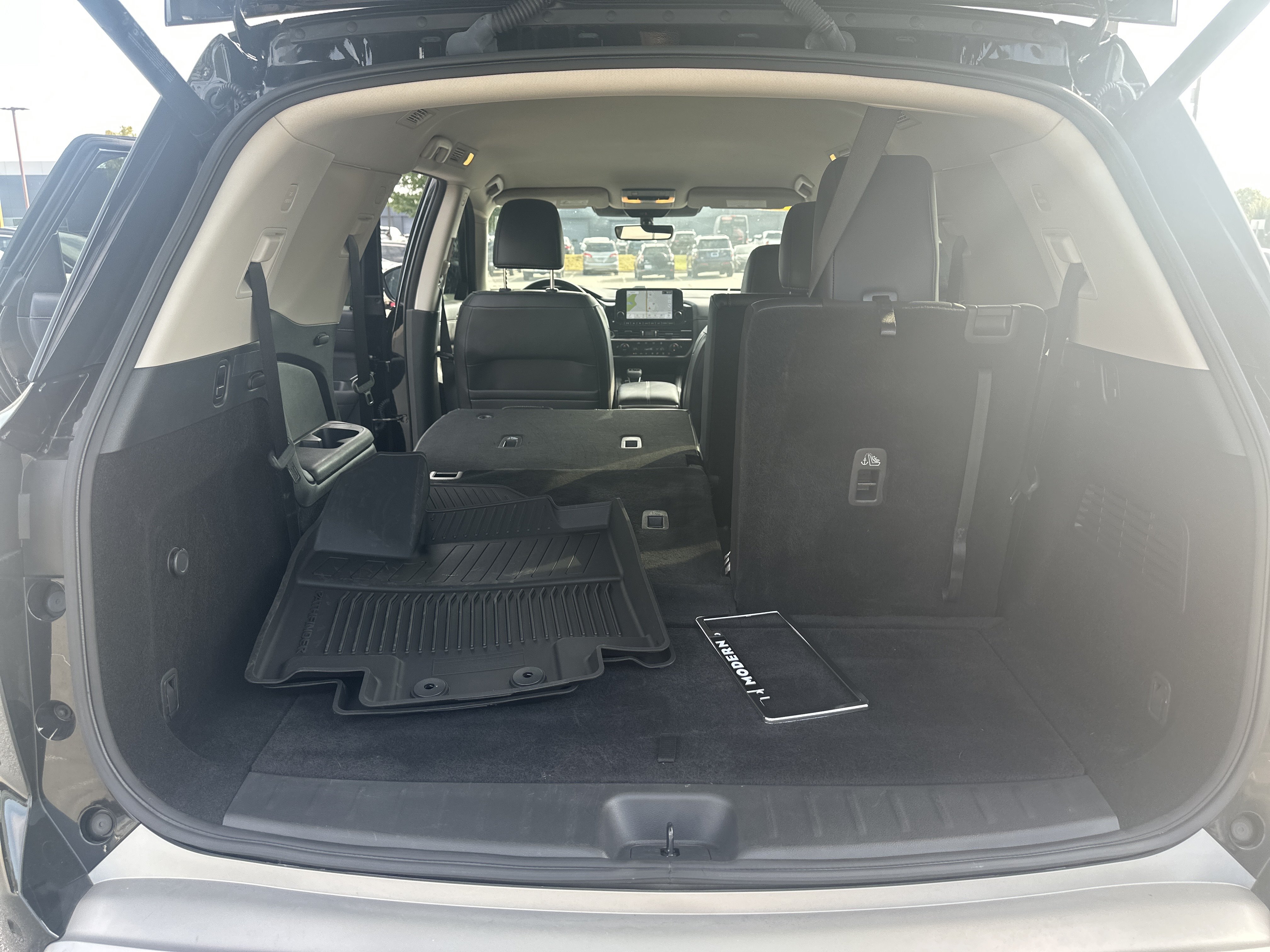 Certified 2024 Nissan Pathfinder SL w/ Black Appearance Package FWD image 18