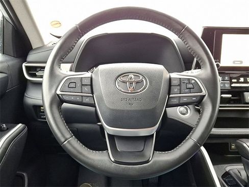 Used 2024 Toyota Highlander LE image 19