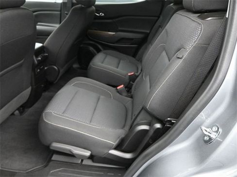 Used 2023 GMC Acadia SLE w/ Driver Convenience Package image 10