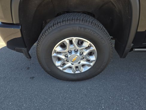 Used 2022 Chevrolet Silverado 2500 High Country w/ Z71 Off-Road Package image 11