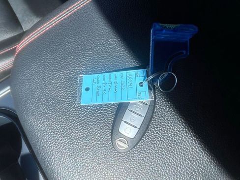 Used 2023 Nissan Titan PRO-4X w/ Pro-4x Convenience Package image 12