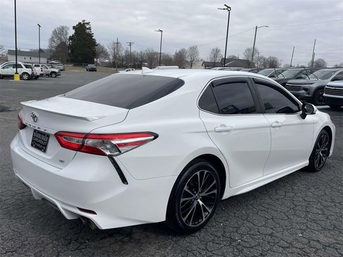 Used 2020 Toyota Camry SE image 6