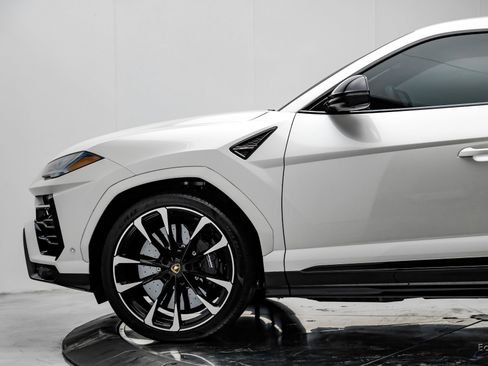 Used 2022 Lamborghini Urus image 7