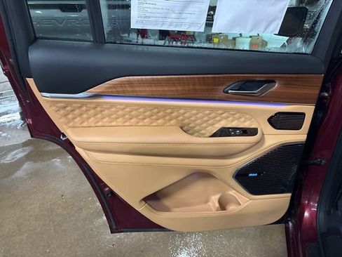 Used 2025 Jeep Grand Cherokee L Summit image 21