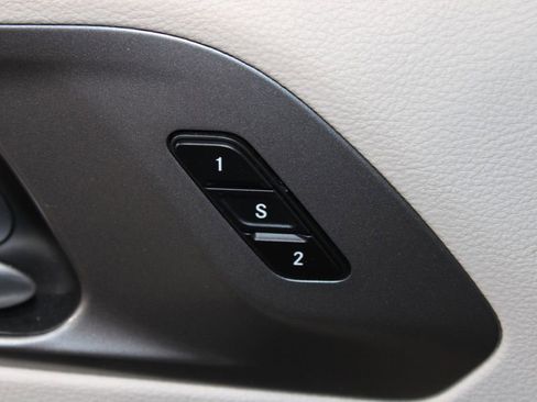 Used 2024 Chrysler Pacifica Touring-L image 41