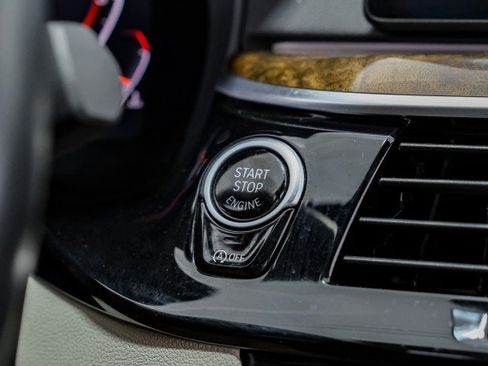 Used 2020 BMW 530i xDrive w/ Premium Package image 21