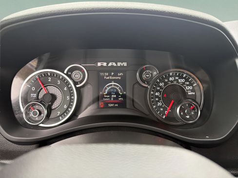 Used 2024 RAM 2500 Tradesman w/ Chrome Appearance Group image 12