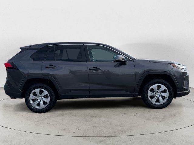 Used 2024 Toyota RAV4 LE AWD/4WD image 4